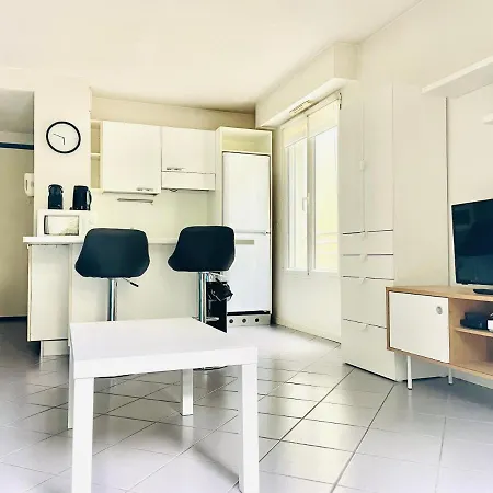 Apartment Studio Plage Parking Et Proche Vieil Antibes *