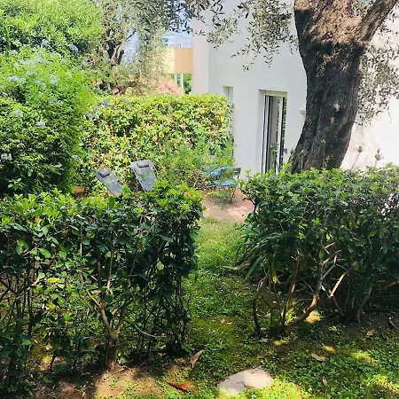 Apartment Studio Plage Parking Et Proche Vieil Antibes Antibes